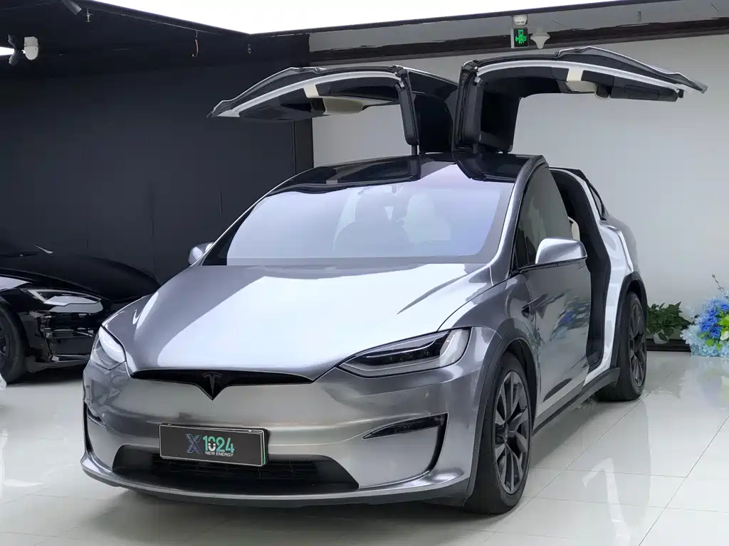 Model X 2023 tri-motor all-wheel drive Plaid version купить на сайте DeffCars