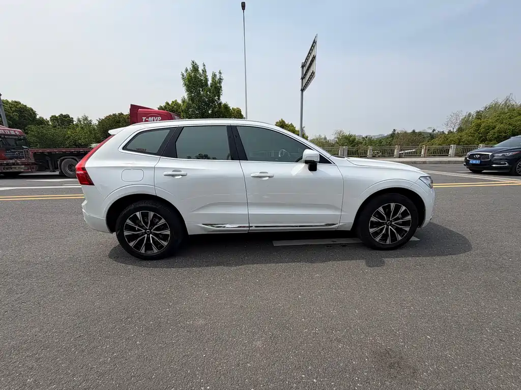 Volvo XC60 2023 B5 four-wheel drive Zhiyuan Deluxe Edition купить на сайте DeffCars