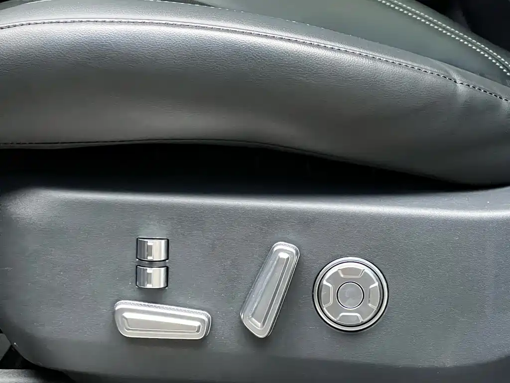 Voyager 2023 2.0T four-wheel drive Zunrui version купить на сайте DeffCars