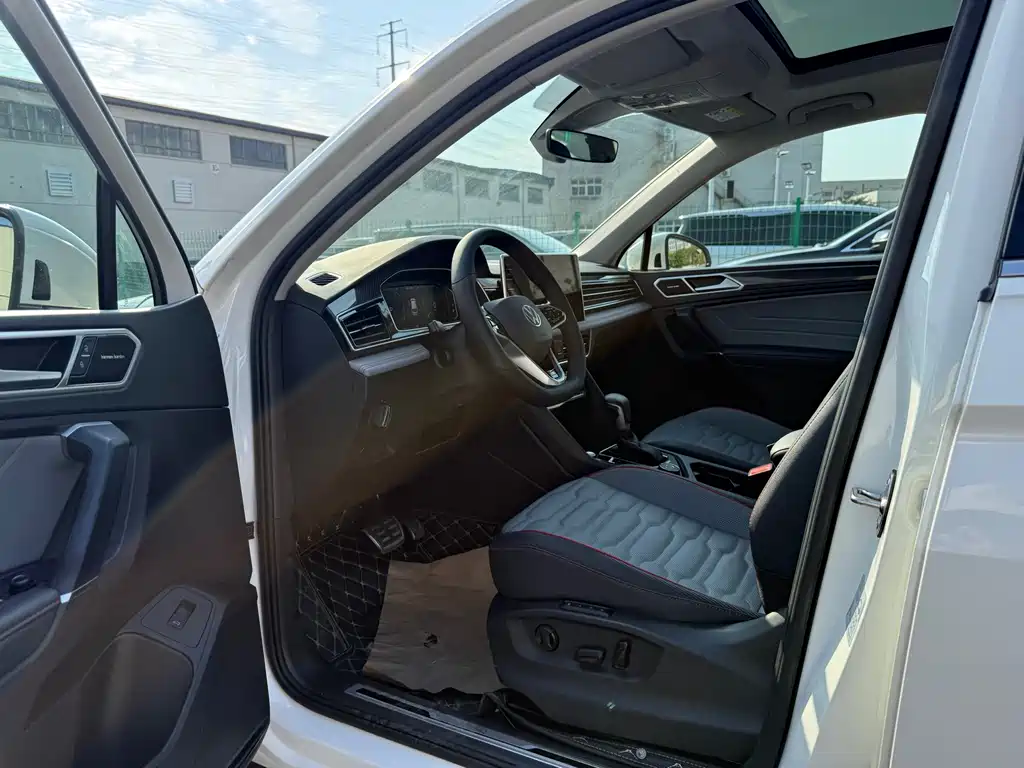 Tiguan L 2022 380TSI automatic four-wheel drive R-Line flagship version 7 seats купить на сайте DeffCars