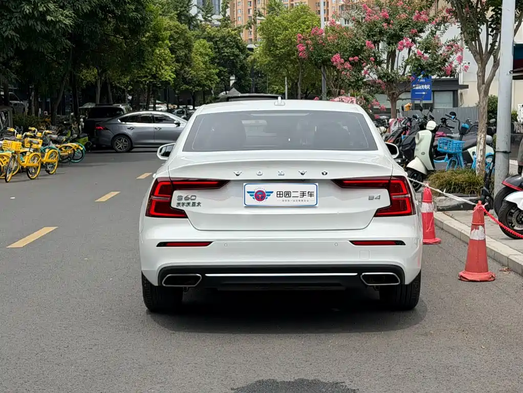 Volvo S60 2022 B4 Zhiyi Deluxe Edition купить на сайте DeffCars