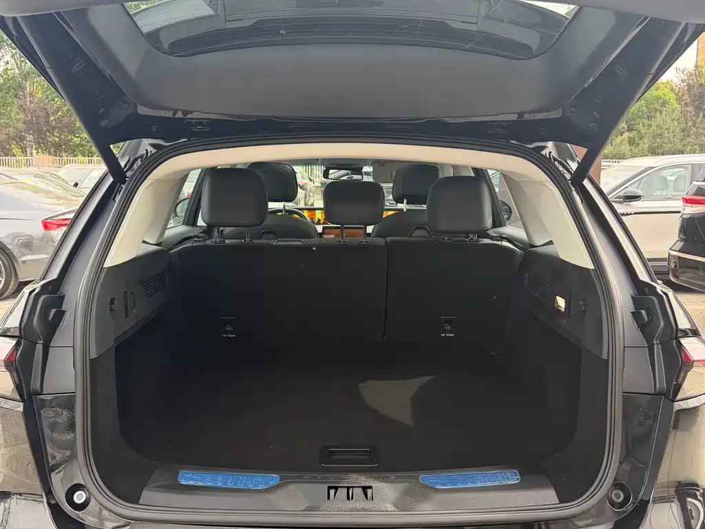 Voyager 2025 2.0T four-wheel drive Zunrui version купить на сайте DeffCars