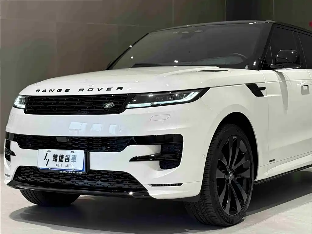 Range Rover Sport 2024 400PS Model Edition купить на сайте DeffCars