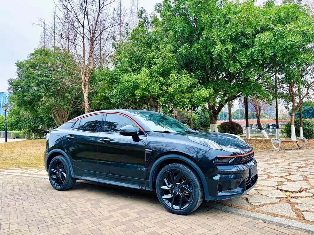 Lynk & Co 05 2020 2.0TD two-wheel drive shines Halo купить на сайте DeffCars