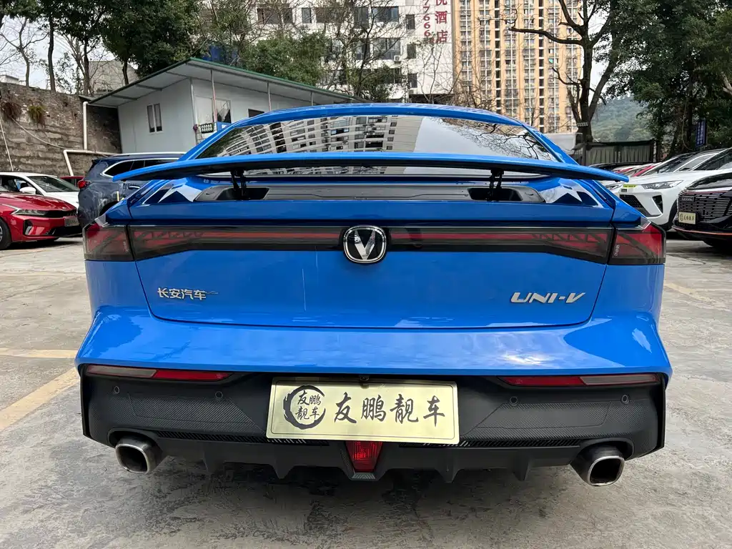 Changan UNI-V 2022 1.5T premium model купить на сайте DeffCars