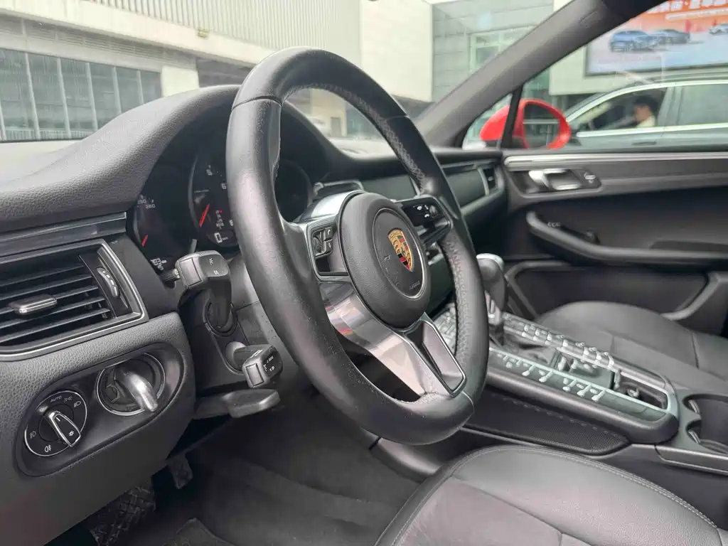 Macan 2017 Macan 2.0T купить на сайте DeffCars