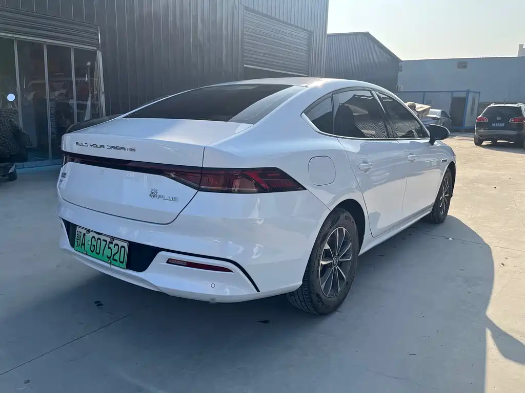 Qin PLUS 2024 Honor Edition DM-i 55KM Leading Type купить на сайте DeffCars