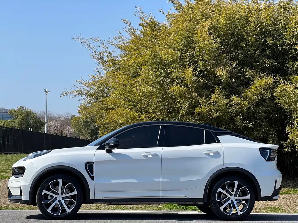 Lynk & Co 05 2022 2.0TD four-wheel drive Halo купить на сайте DeffCars