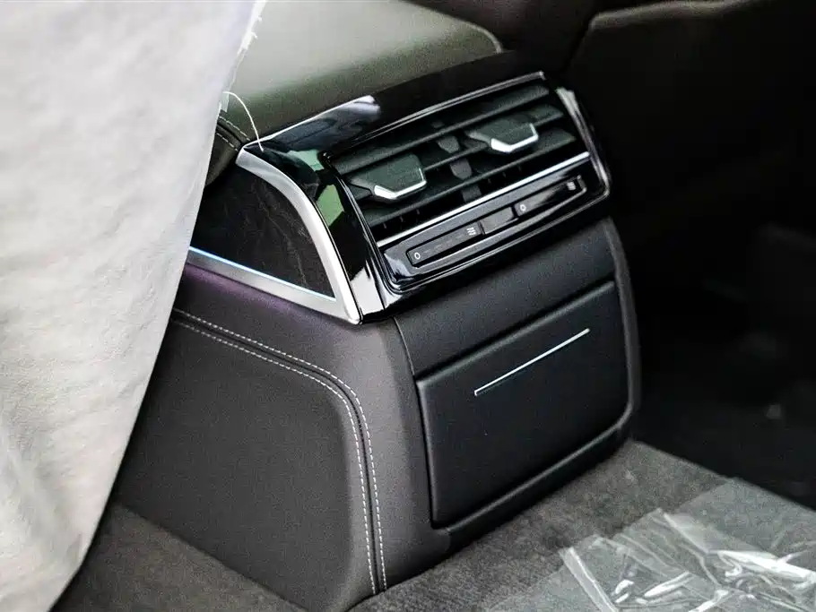 Audi A8 2025 A8L 50 TFSI quattro Premium Selection купить на сайте DeffCars