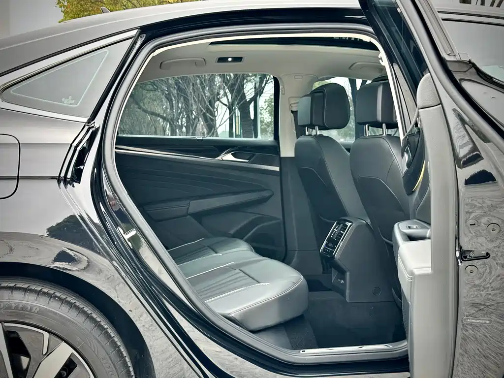 Passat 2024 380TSI Deluxe Edition купить на сайте DeffCars