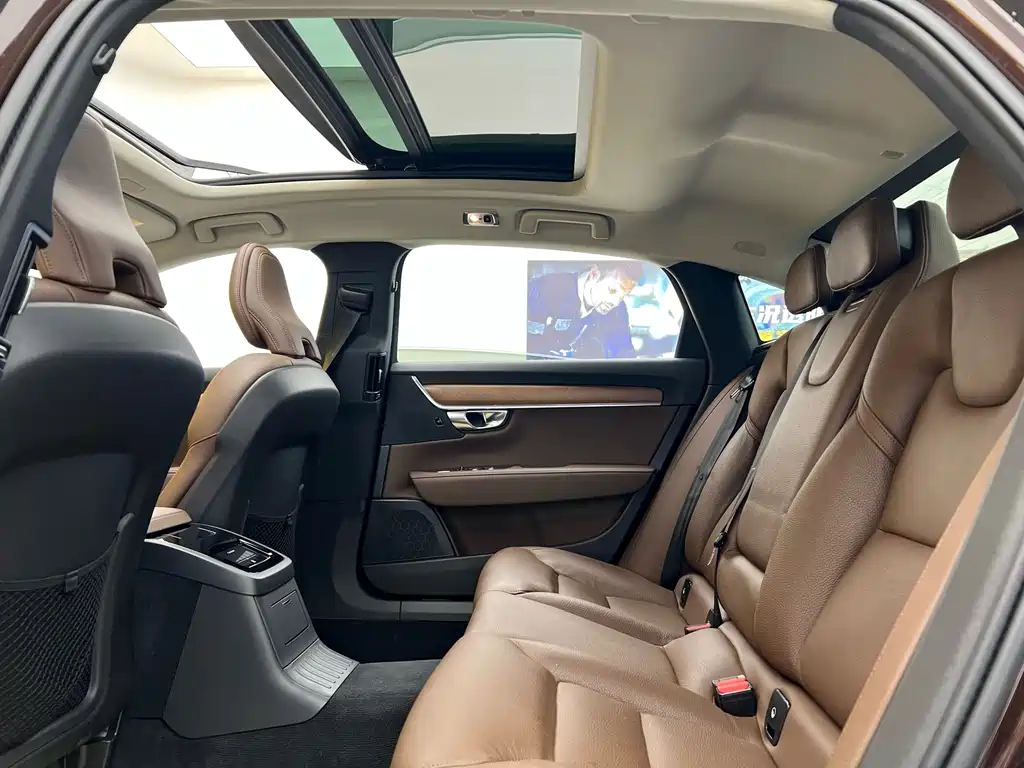 Volvo S90 Plug-in Hybrid 2020 T8 E-Drive Hybrid Zhiyi Luxury Edition купить на сайте DeffCars