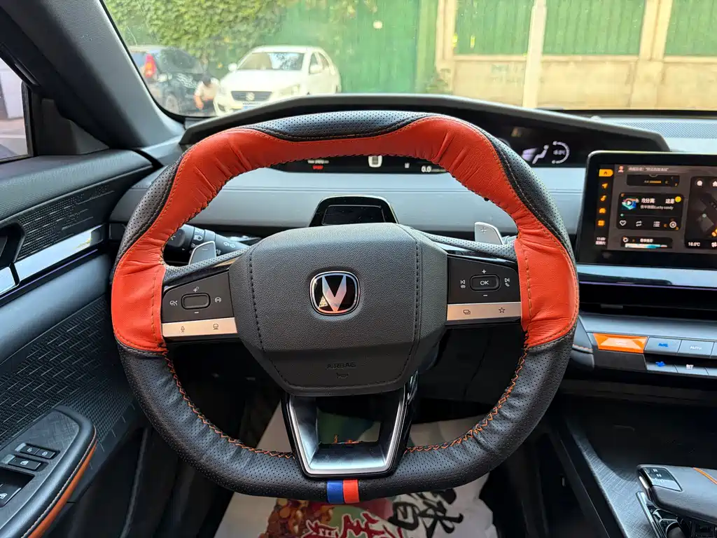 Changan UNI-V 2022 1.5T premium model купить на сайте DeffCars