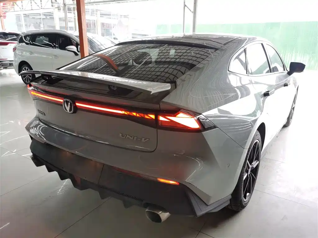 Changan UNI-V 2022 1.5T smart pilot model купить на сайте DeffCars