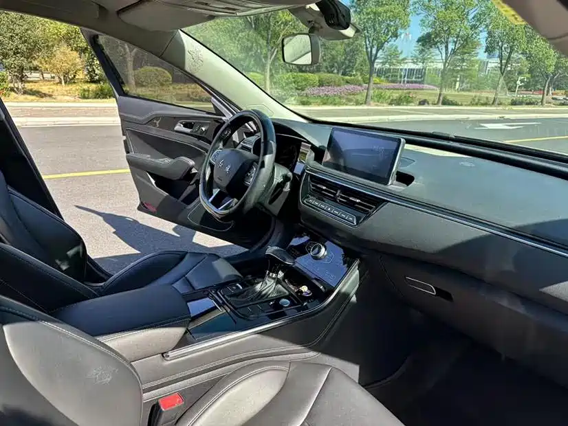 Hongqi H5 2018 30TD dynamic version купить на сайте DeffCars