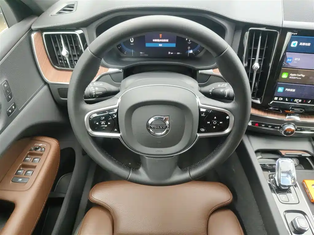 Volvo XC60 2025 B5 four-wheel drive Zhiyuan luxury version купить на сайте DeffCars