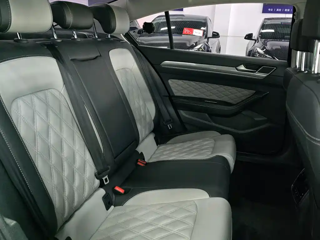 Magotan 2023 2 million commemorative edition 330TSI DSG leading model купить на сайте DeffCars