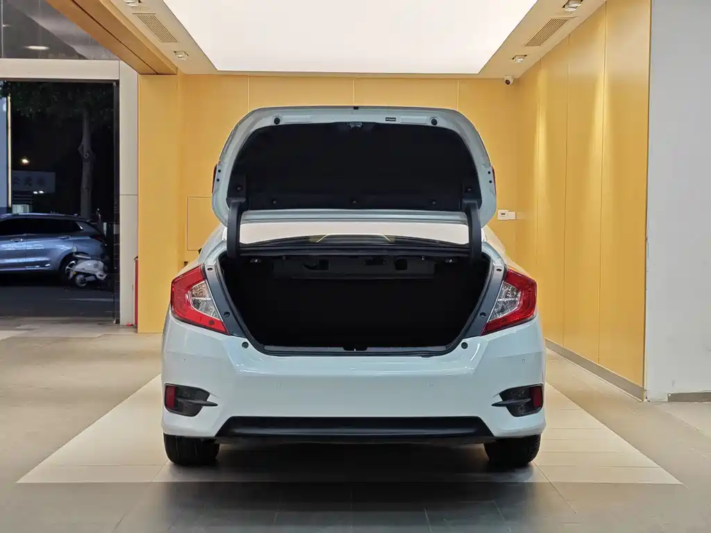 Civic 2019 220TURBO CVT Dynamic Edition National V купить на сайте DeffCars