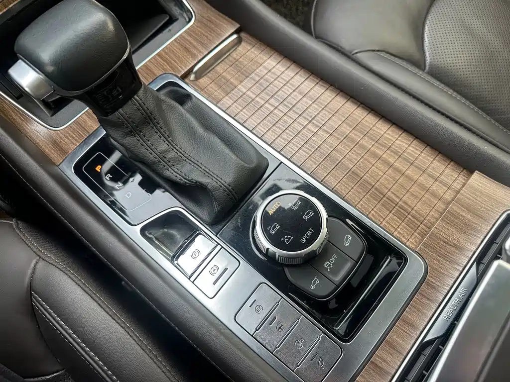 Roewe RX8 2018 30T Intelligent Networked Four-wheel Drive Supreme Edition купить на сайте DeffCars