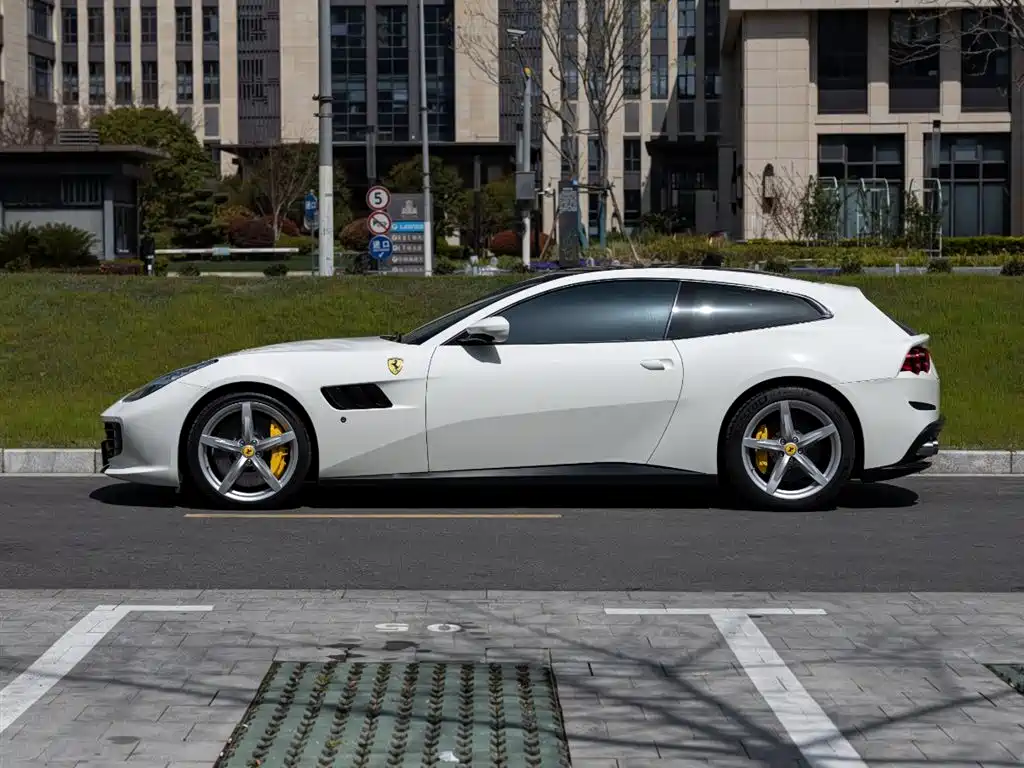 GTC4Lusso 2017 3.9T V8 купить на сайте DeffCars