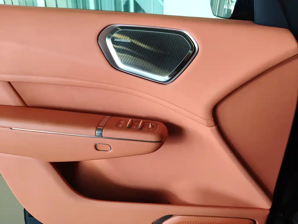 Lynk & Co 900 2025 1.5T Ultra купить на сайте DeffCars