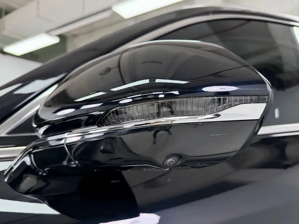Hongqi HS5 2023 2.0T Qixiang Pro version купить на сайте DeffCars