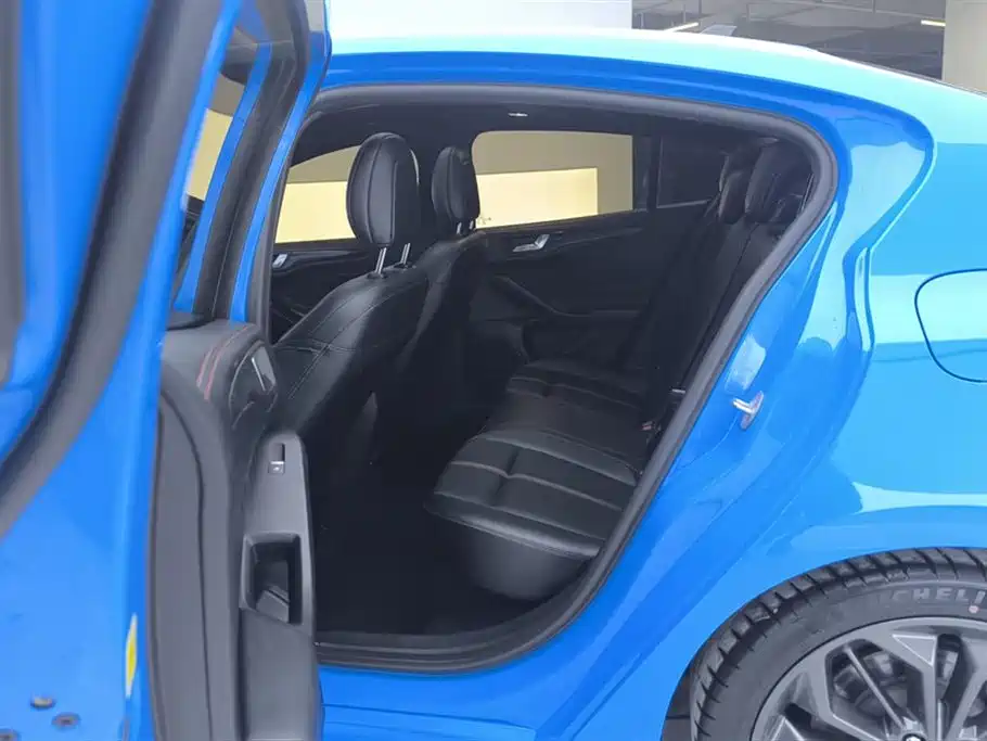 Focus 2022 Sedan EcoBoost 180 Automatic ST Line купить на сайте DeffCars