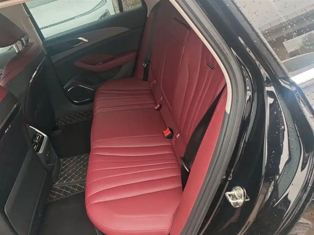 Hongqi H5 2024 1.5T HEV Zhilian Qichang Edition купить на сайте DeffCars