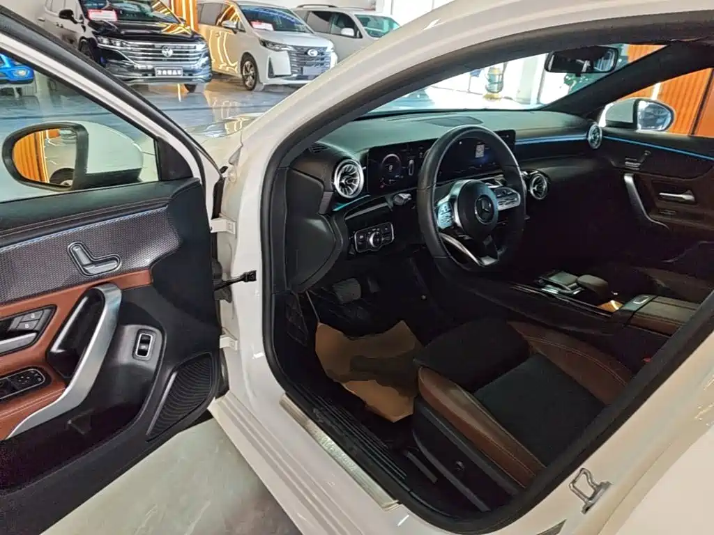 Mercedes-Benz A-Class 2022 Facelift Three A 200 L Sports Sedan Fashionable купить на сайте DeffCars