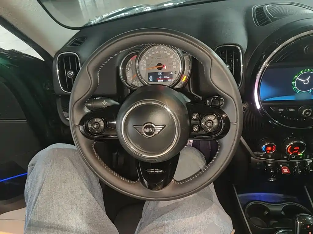 COUNTRYMAN 2019 1.5T COOPER ALL4 Artist Weekend Travel Edition купить на сайте DeffCars