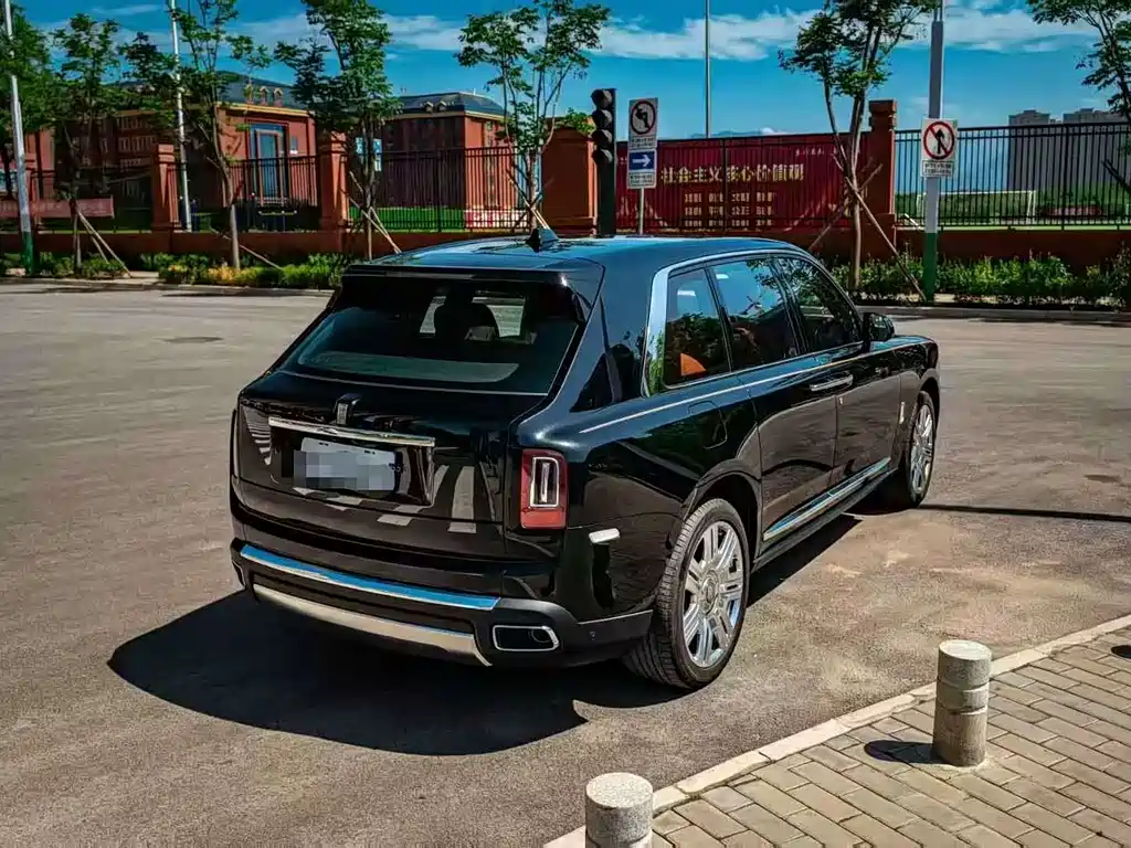Cullinan 2018 four-seat version купить на сайте DeffCars