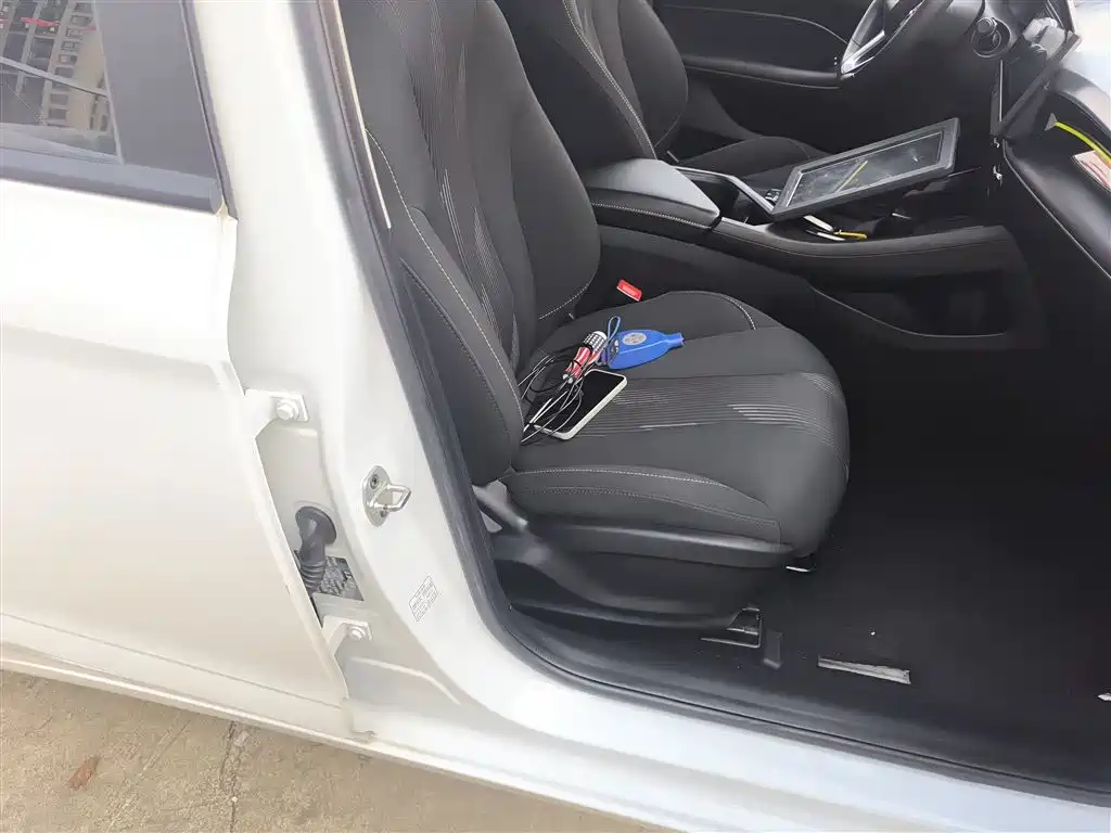 Roewe i5 2021 1.5L CVT Platinum Edition купить на сайте DeffCars
