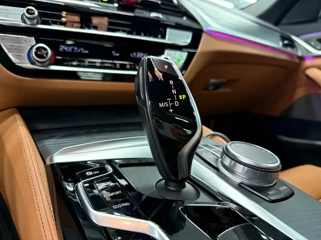 BMW 5 Series 2021 530Li Leading M Sports Package купить на сайте DeffCars