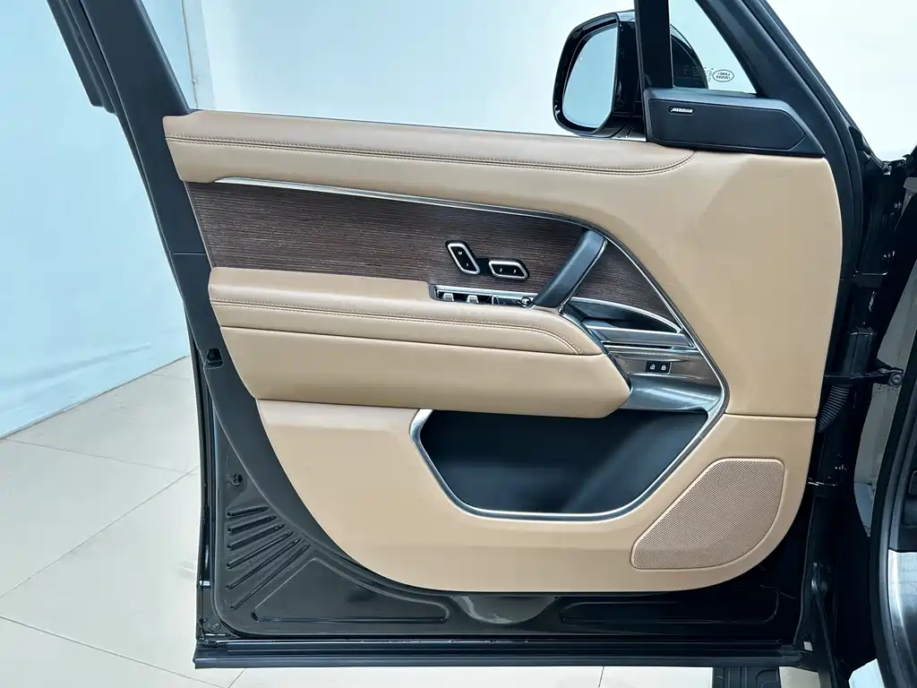 Range Rover 2024 3.0 L6 360PS Grand Edition купить на сайте DeffCars