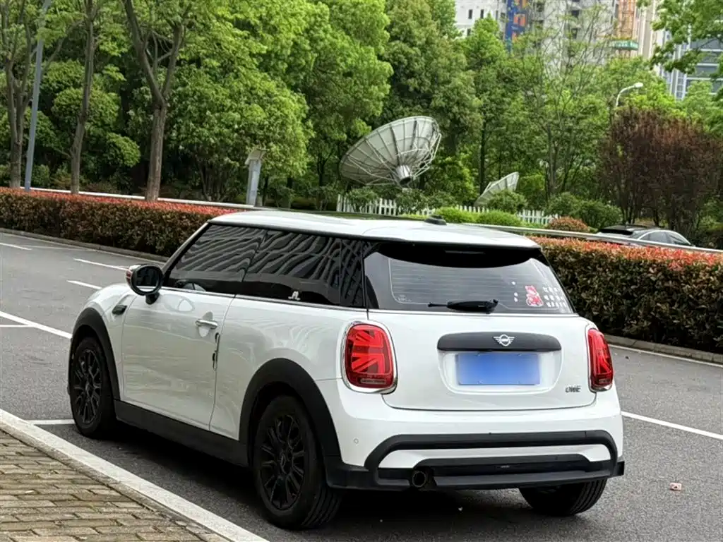 MINI 2023 1.5T ONE купить на сайте DeffCars