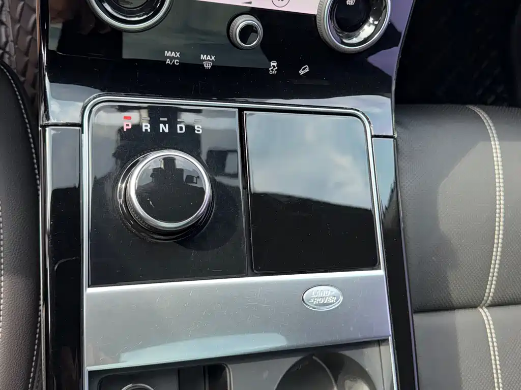 Range Rover Velar 2019 250PS R-DYNAMIC S купить на сайте DeffCars
