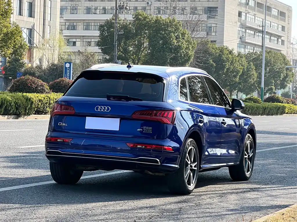 Audi Q5L 2018 45 TFSI Exclusive Fashion Type National V купить на сайте DeffCars