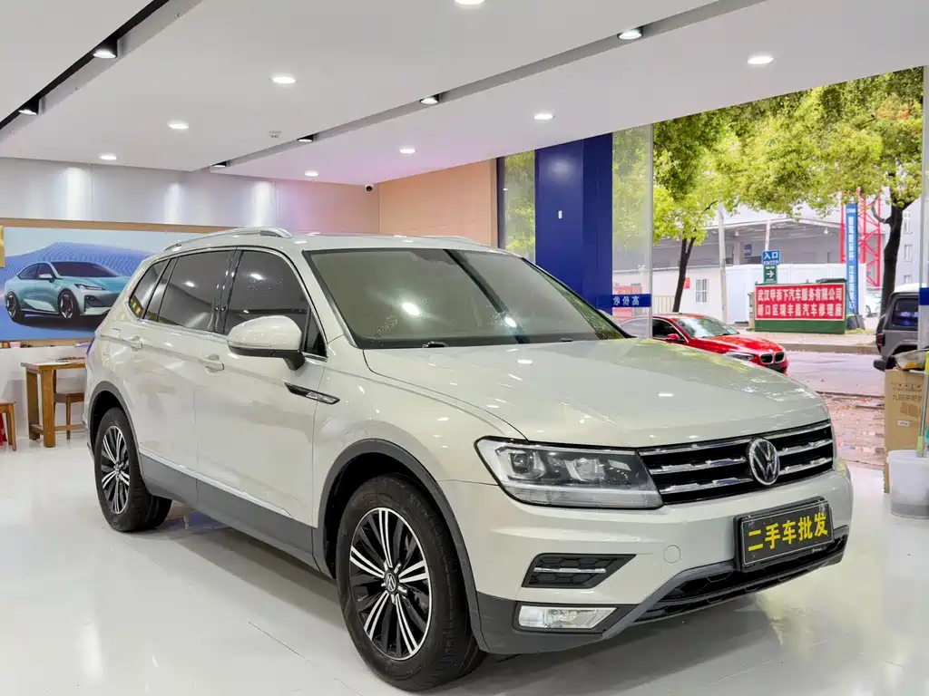 Tiguan L 2020 330TSI automatic two-wheel drive panoramic comfort version National VI купить на сайте DeffCars
