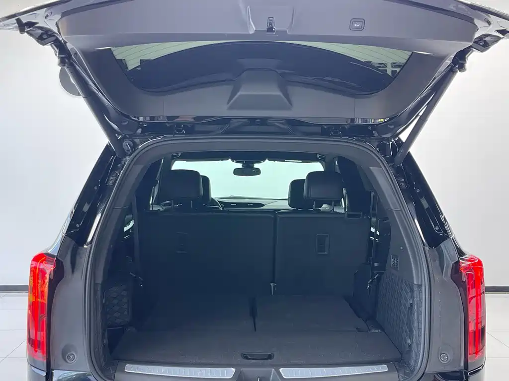 Cadillac XT6 2022 2.0T seven-seat two-wheel drive luxury model купить на сайте DeffCars