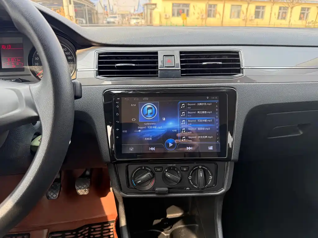 Santana 2016 1.6L Manual Fashion Edition купить на сайте DeffCars
