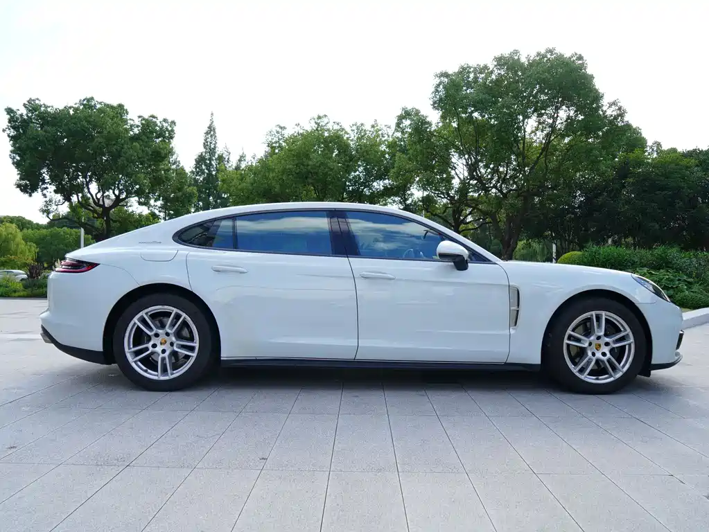 Panamera 2017 Panamera 4 Executive Extended Edition 3.0T купить на сайте DeffCars