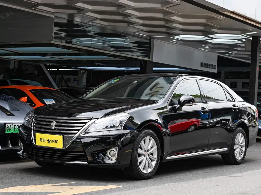 Crown 2012 2.5L Royal Leather Edition купить на сайте DeffCars