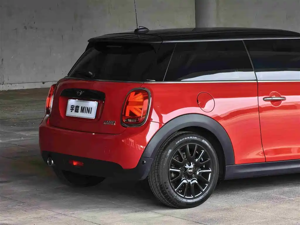MINI 2020 1.5T COOPER Classic Three-Door Stunning Edition купить на сайте DeffCars