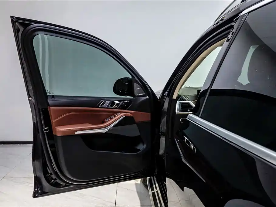 BMW X7 2023 xDrive40i Leading Luxury Package купить на сайте DeffCars