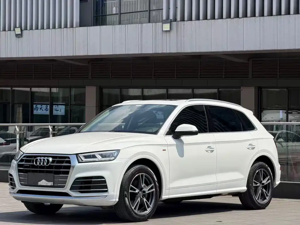 Audi Q5L 2020 40 TFSI enjoys fashionable style купить на сайте DeffCars