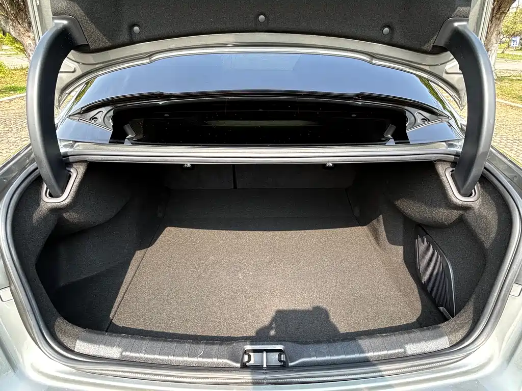 Lynk & Co 03 2022 1.5TD DCT Pro купить на сайте DeffCars