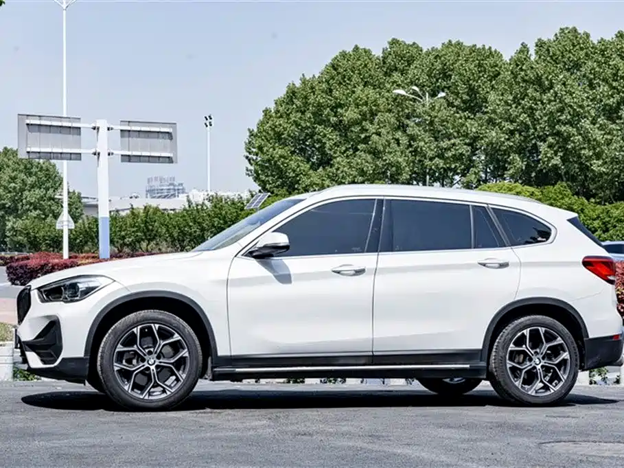 BMW X1 2021 sDrive25Li Leading Model купить на сайте DeffCars