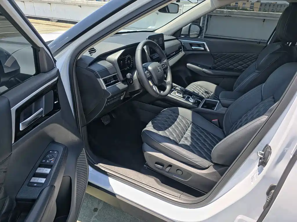 Outlander 2023 1.5T CVT four-wheel drive exclusive version 5 seats купить на сайте DeffCars