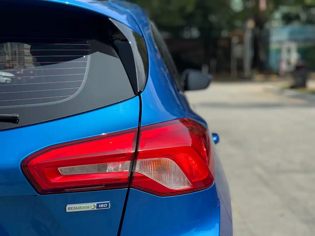 Focus 2021 Hatchback EcoBoost 180 Automatic ST Line купить на сайте DeffCars