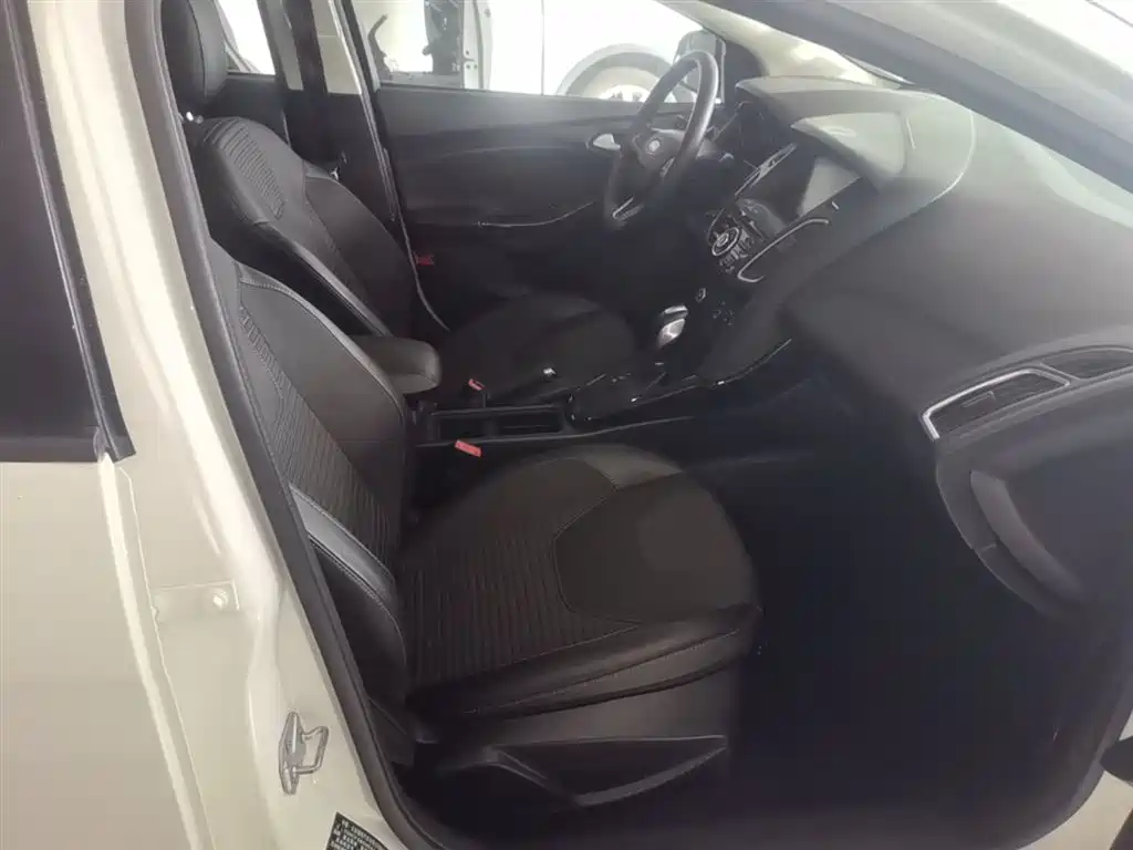 Focus 2018 sedan classic 1.6L automatic stylish smart mobility version купить на сайте DeffCars