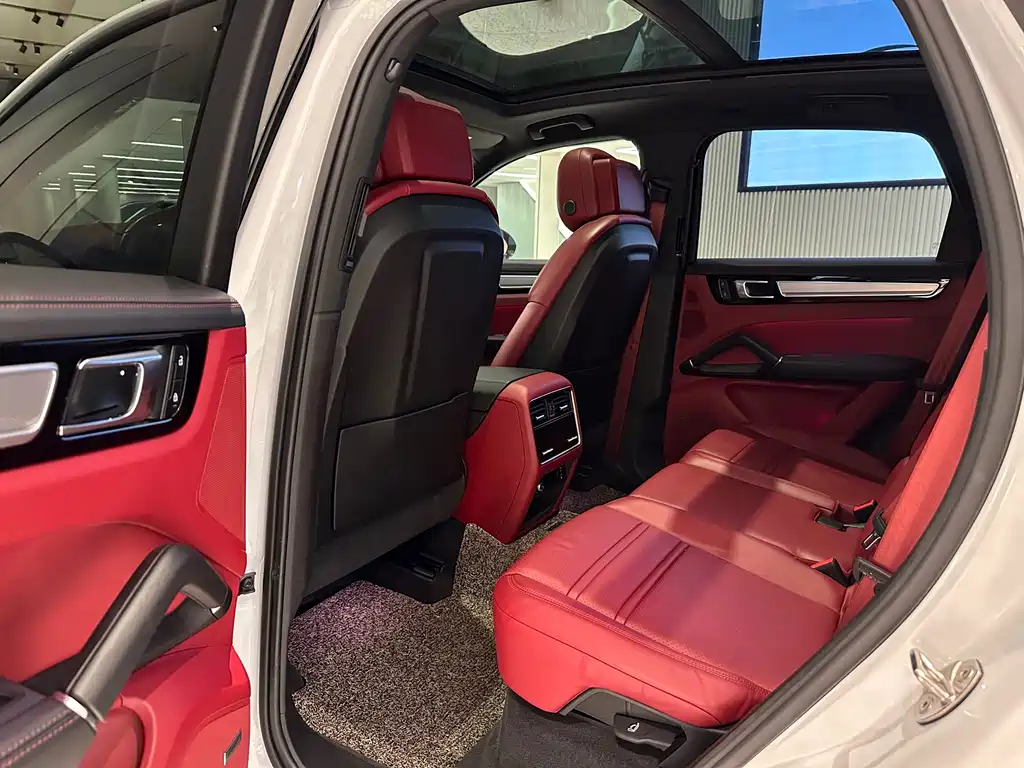 Cayenne New Energy 2023 Cayenne E-Hybrid 2.0T Platinum Edition купить на сайте DeffCars